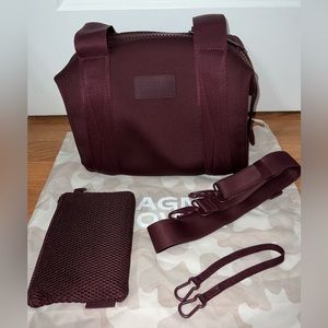 🎉 SOLD 🎉 dagne dover S landon carryall in currant